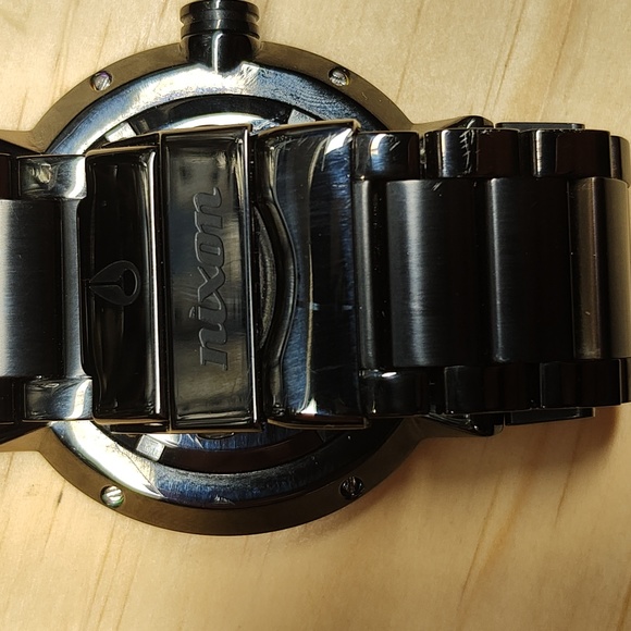 NIXON The Capital "Power to the People" - Picture 2 of 4